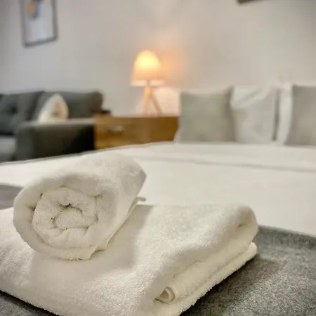 דירה Spacious & Cozy 2 Bed With Work Space & Fast Wi-fi *