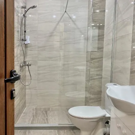 דירה Spacious & Cozy 2 Bed With Work Space & Fast Wi-fi *
