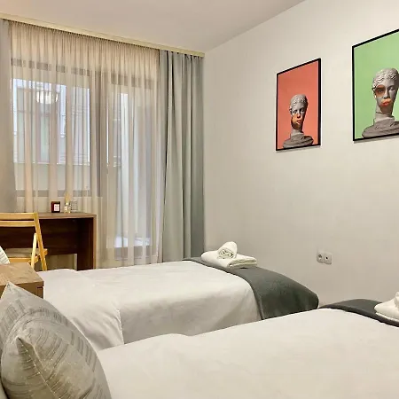 Spacious & Cozy 2 Bed With Work Space & Fast Wi-fi * 스타라 자고라