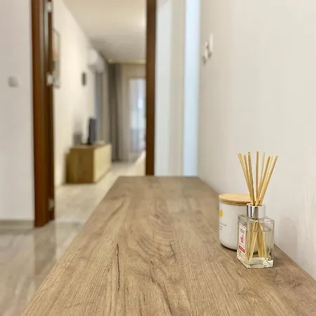 Spacious & Cozy 2 Bed With Work Space & Fast Wi-fi *