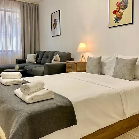 דירה Spacious & Cozy 2 Bed With Work Space & Fast Wi-fi *
