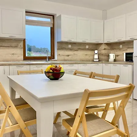 Spacious & Cozy 2 Bed With Work Space & Fast Wi-fi * סטרה זגורה