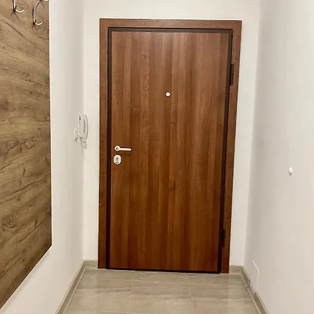 דירה Spacious & Cozy 2 Bed With Work Space & Fast Wi-fi *