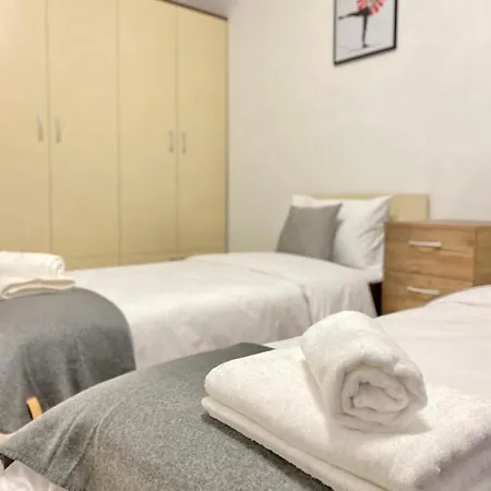 Spacious & Cozy 2 Bed With Work Space & Fast Wi-fi * 스타라 자고라