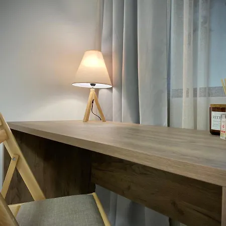 Spacious & Cozy 2 Bed With Work Space & Fast Wi-fi סטרה זגורה