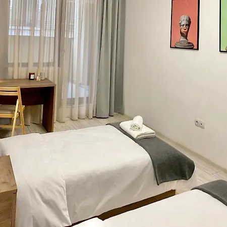 Spacious & Cozy 2 Bed With Work Space & Fast Wi-fi *