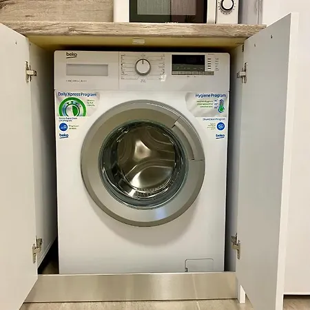 Spacious & Cozy 2 Bed With Work Space & Fast Wi-fi *