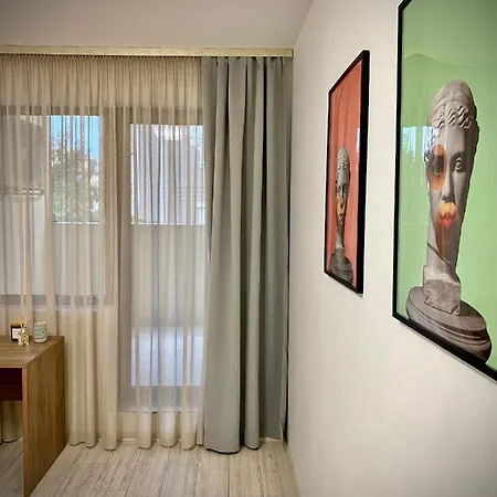 Spacious & Cozy 2 Bed With Work Space & Fast Wi-fi סטרה זגורה