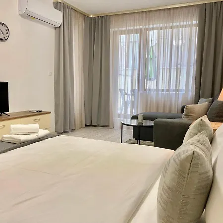 Spacious & Cozy 2 Bed With Work Space & Fast Wi-fi דירה *