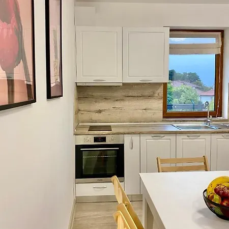 Spacious & Cozy 2 Bed With Work Space & Fast Wi-fi דירה *
