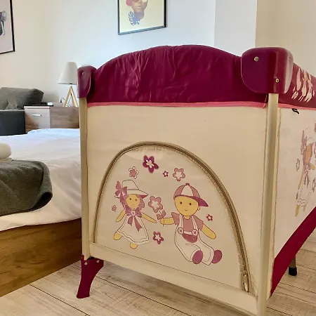 Spacious & Cozy 2 Bed With Work Space & Fast Wi-fi *