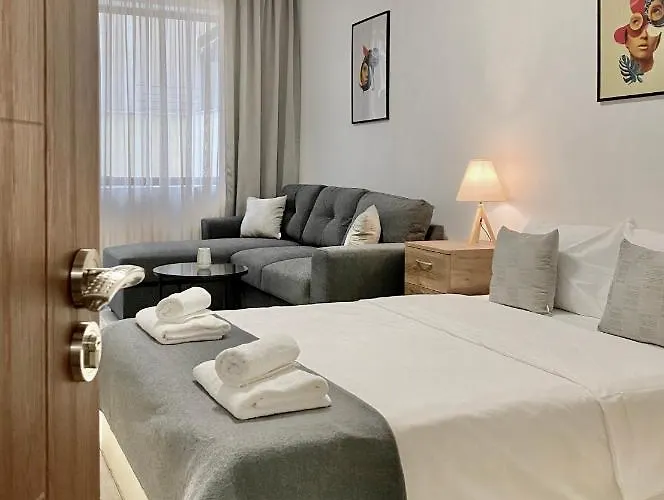 Apartament Spacious & Cozy 2 Bed With Work Space & Fast Wi-fi *