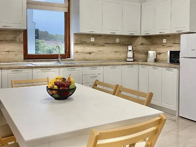 Apartament Spacious & Cozy 2 Bed With Work Space & Fast Wi-fi *