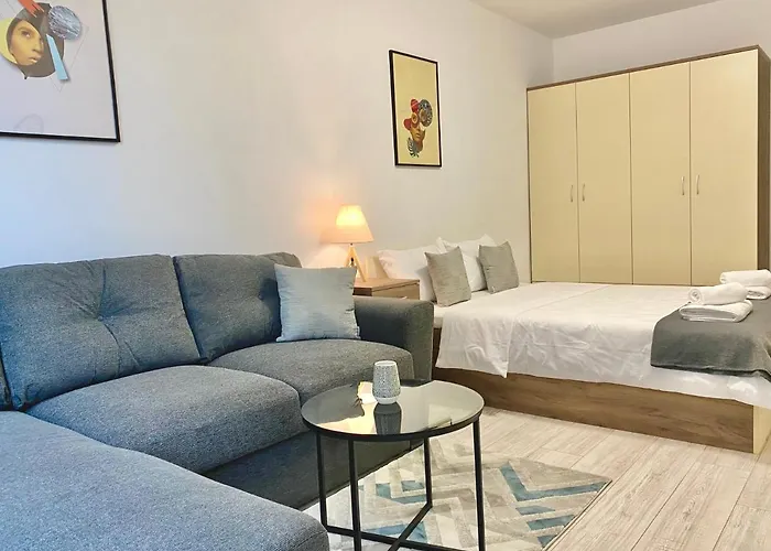 Apartament Spacious & Cozy 2 Bed With Work Space & Fast Wi-fi *