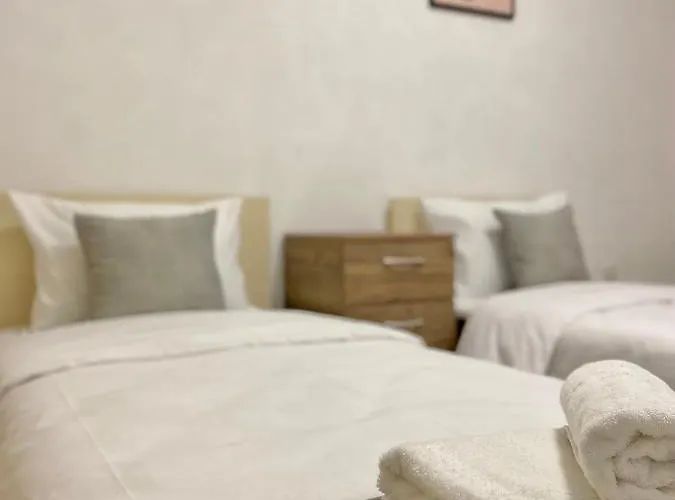 Apartament Spacious & Cozy 2 Bed With Work Space & Fast Wi-fi