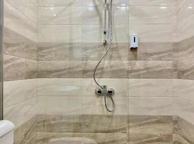 Apartament Spacious & Cozy 2 Bed With Work Space & Fast Wi-fi *