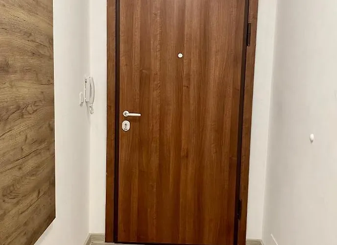 Apartament Spacious & Cozy 2 Bed With Work Space & Fast Wi-fi *