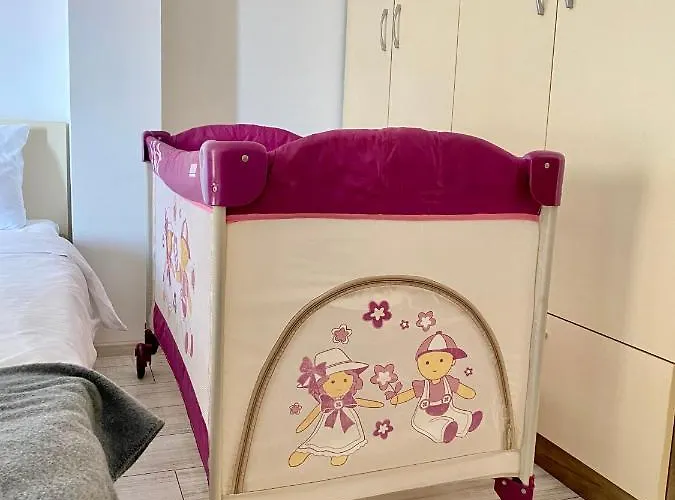 Apartament Spacious & Cozy 2 Bed With Work Space & Fast Wi-fi *