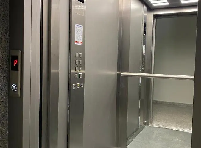 Apartament Spacious & Cozy 2 Bed With Work Space & Fast Wi-fi